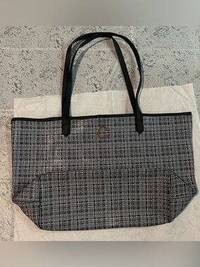 C. Wonder Printed Pebble Leather
Open Tote Handbag